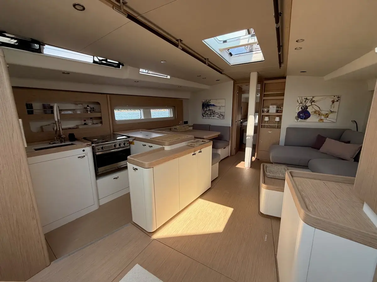 Miss Marie, Interior image