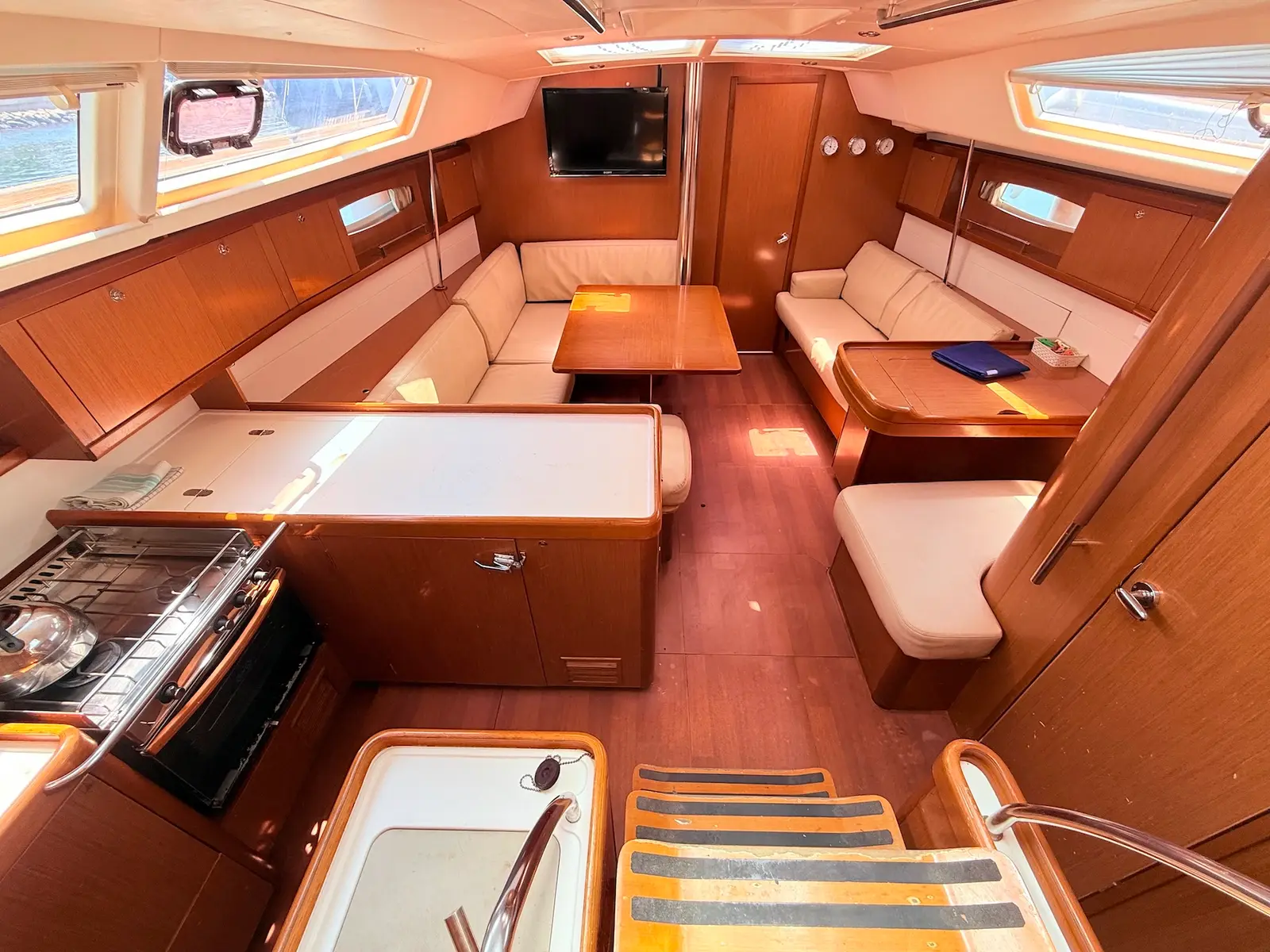 Juliette, Interior image