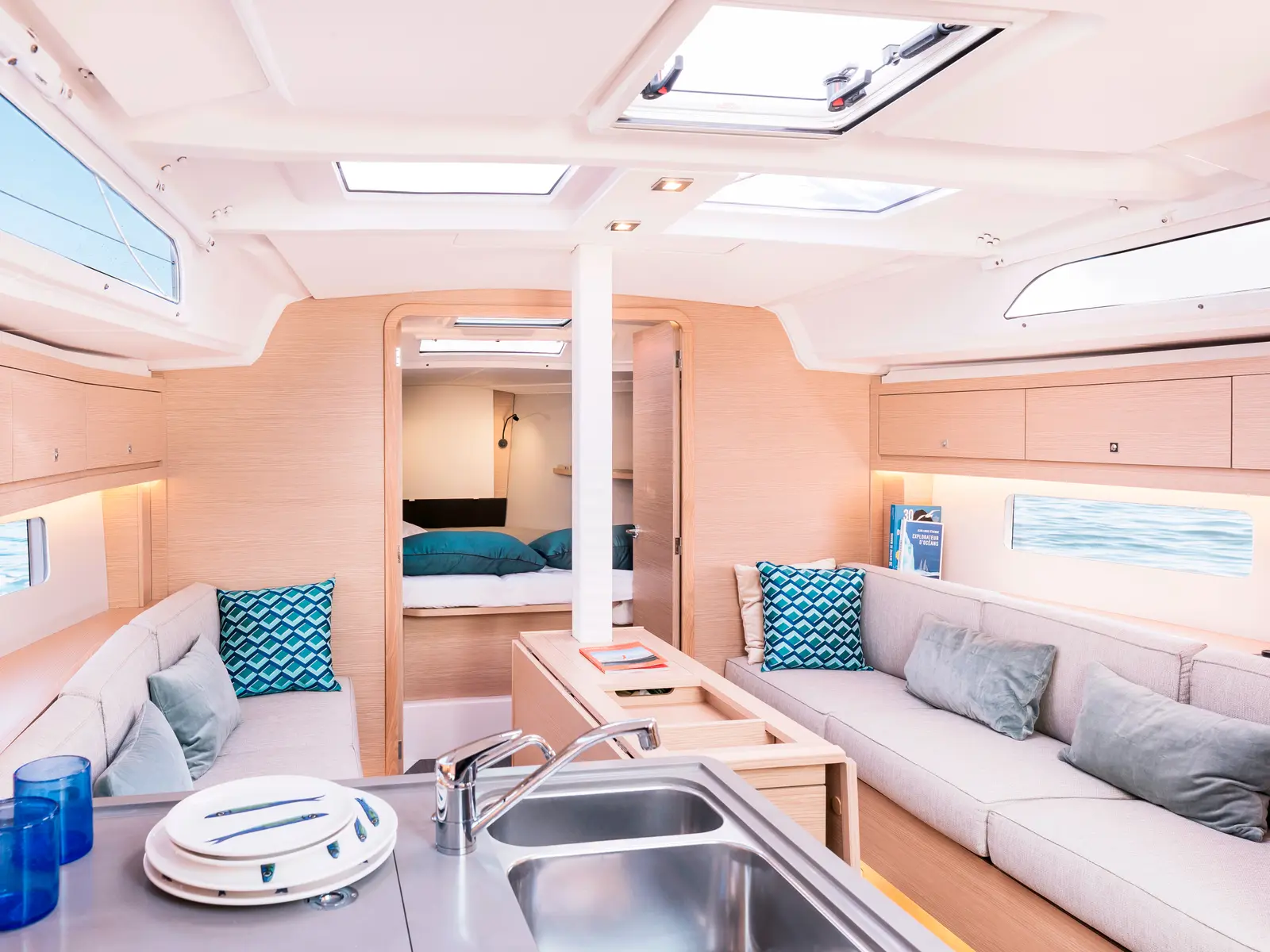 Sunsail 37.3 Premium, Interior image