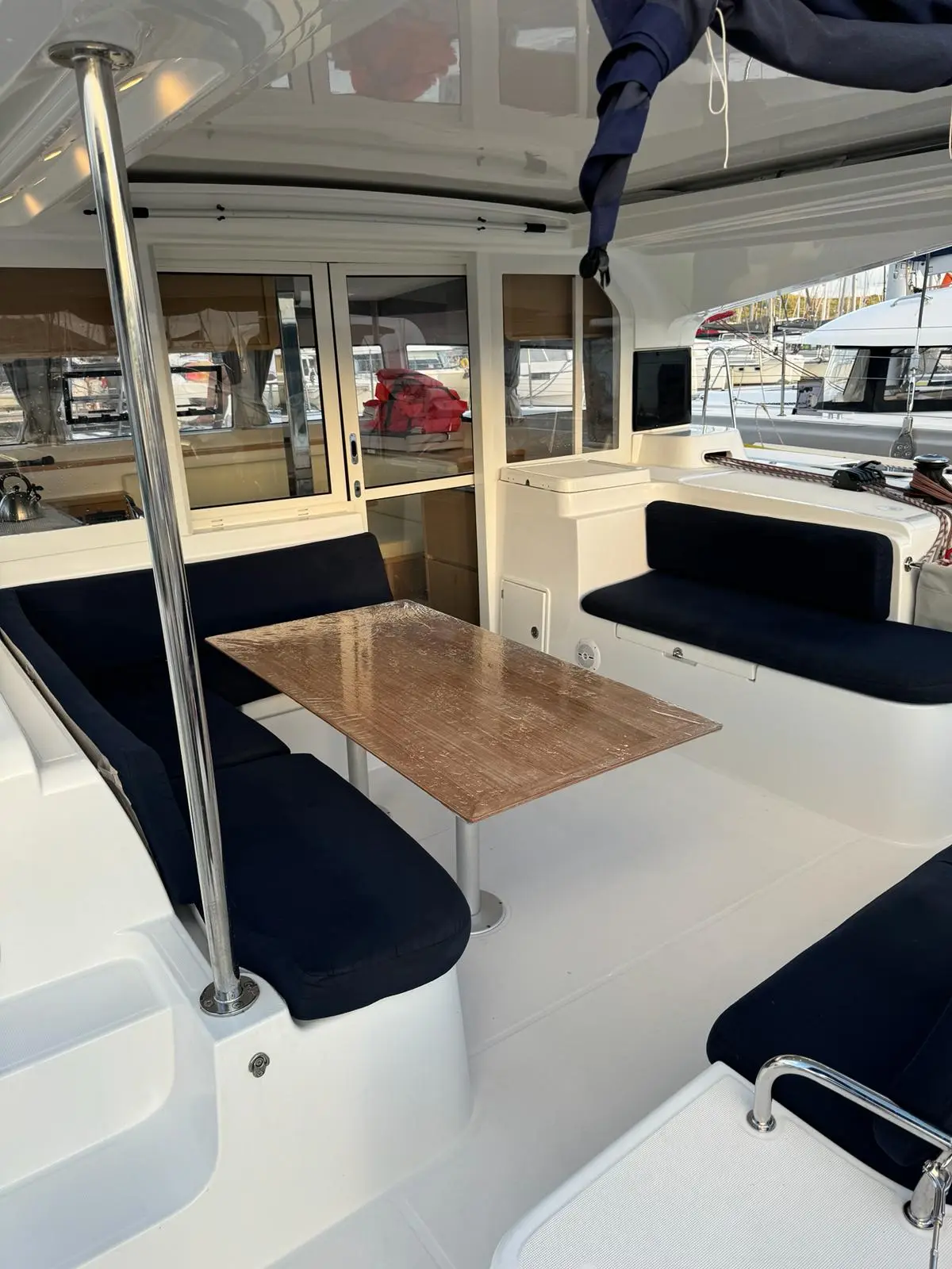 STAR IV, Interior image