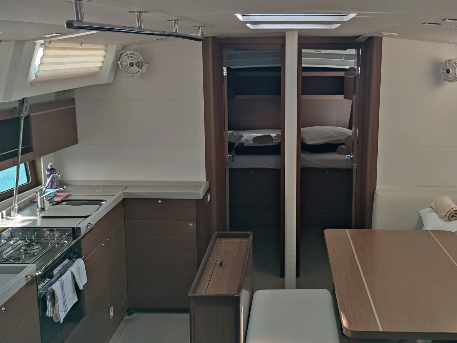 Everest, Interior image