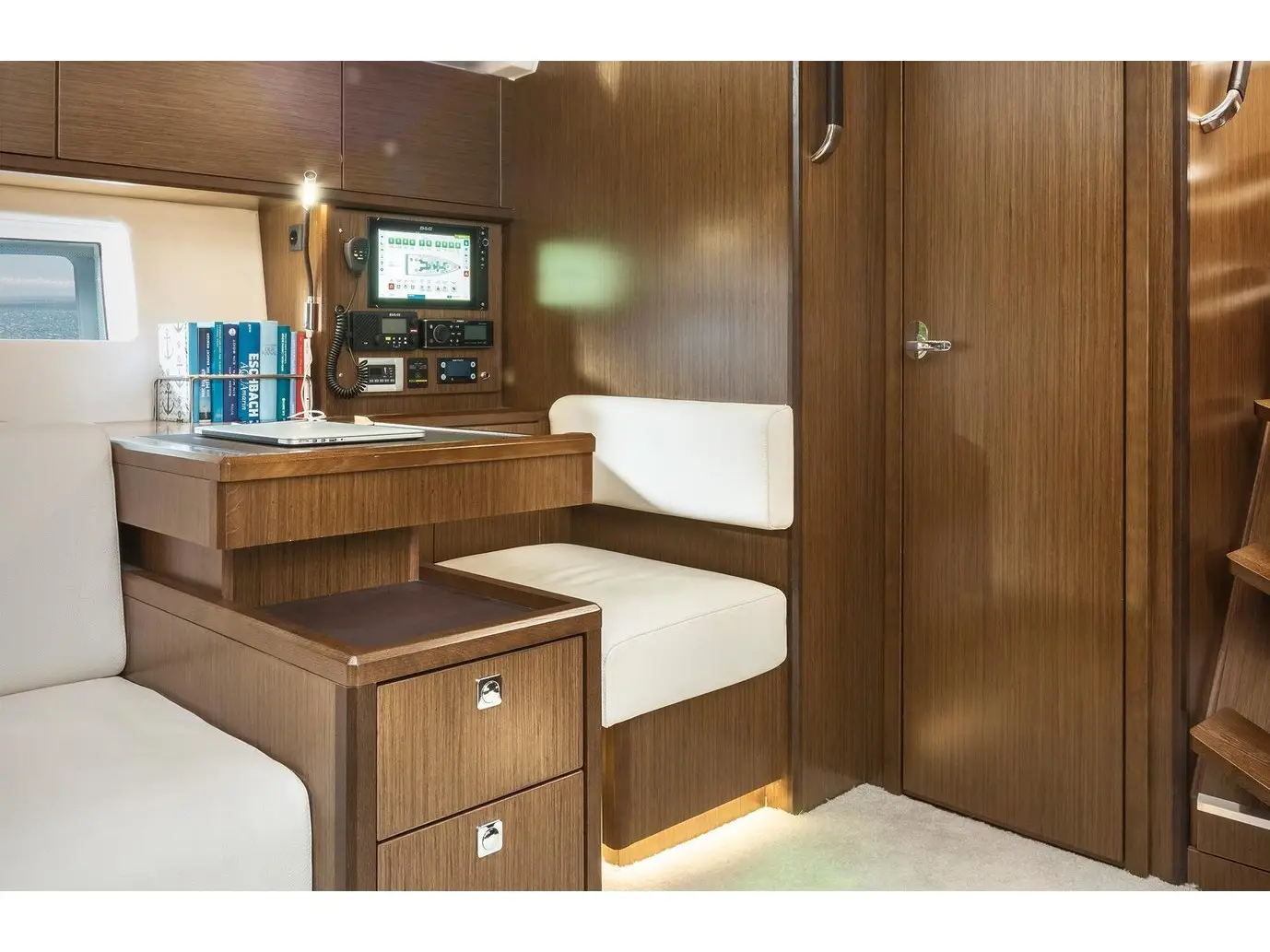 Aristhesi, Interior image