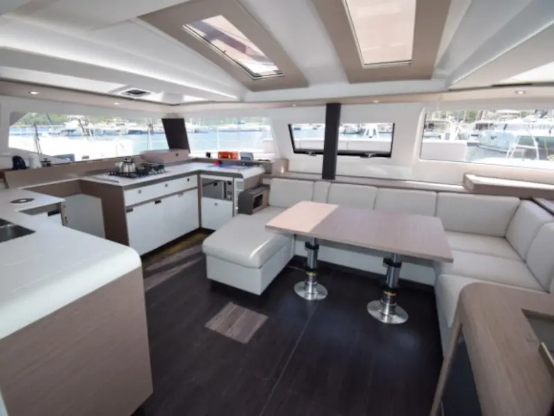 MILLY 2, Interior image