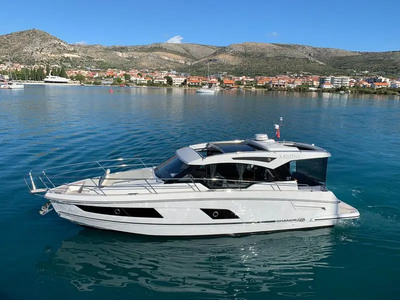 KRISTINA, Grandezza 37 CA