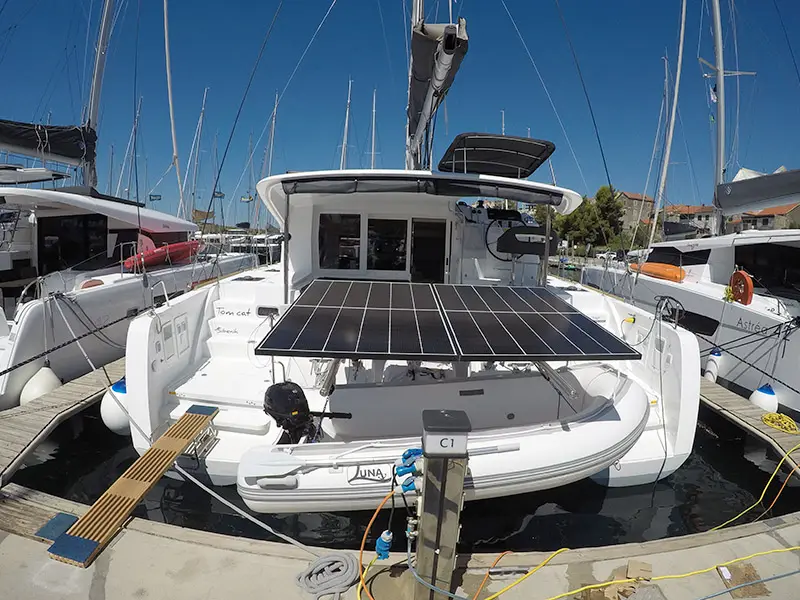 Tom Cat, Lagoon 40