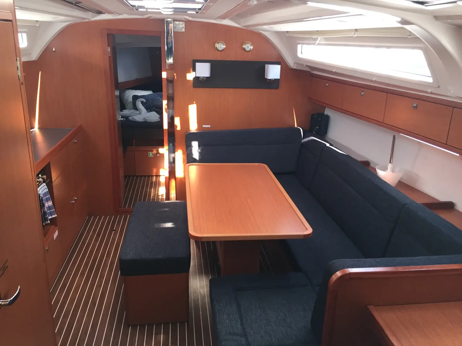 S/Y Anemoessa, Interior image