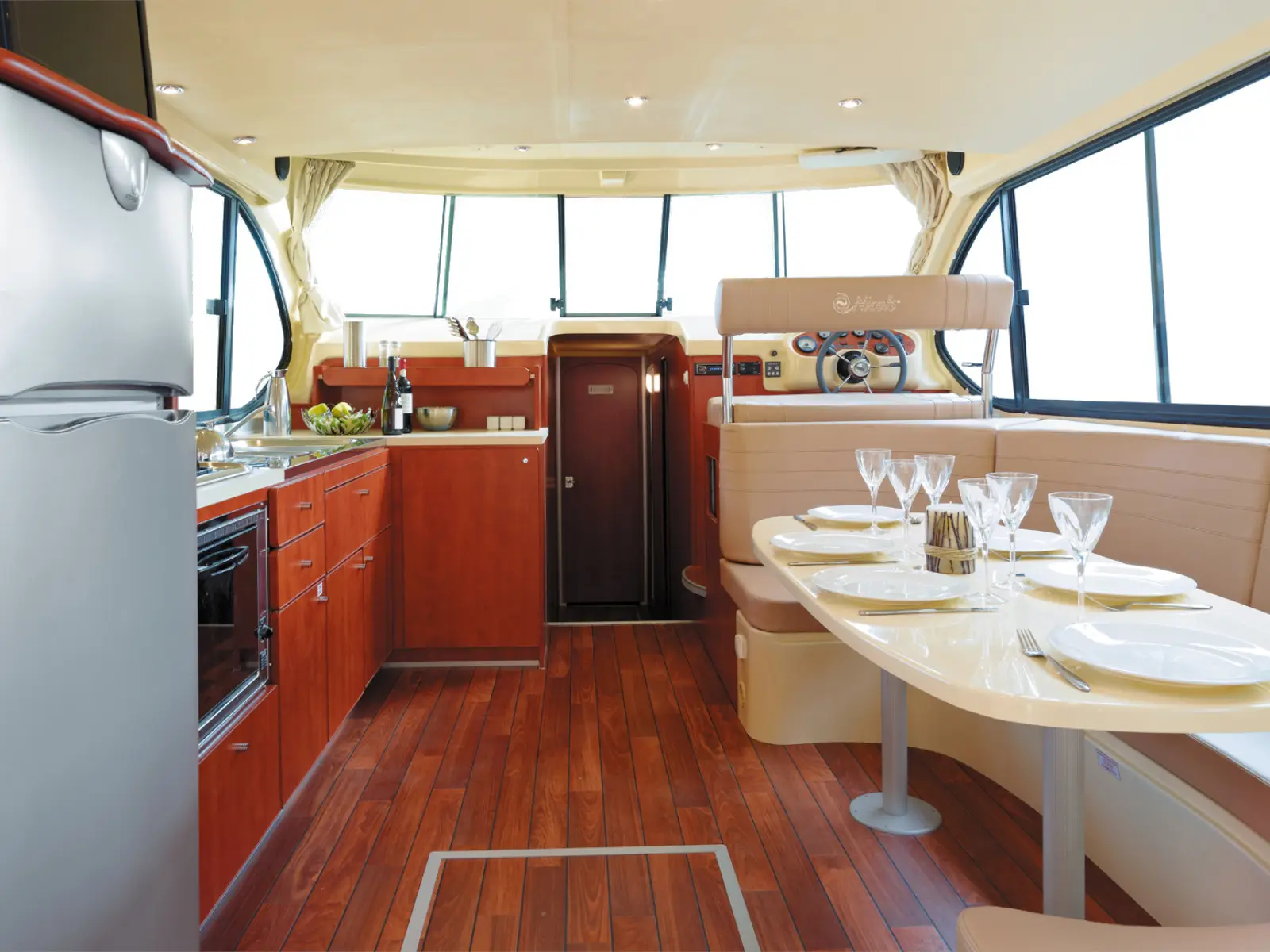 Opus, Interior image