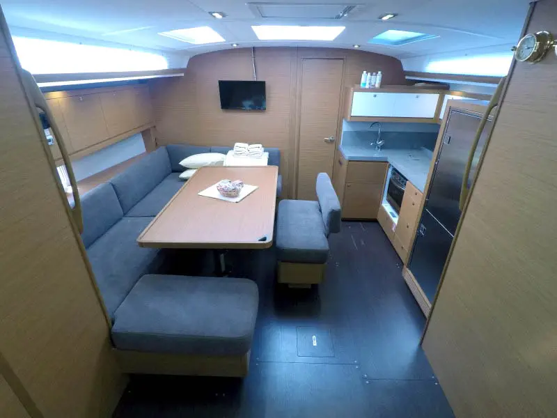 Alibaba, Interior image