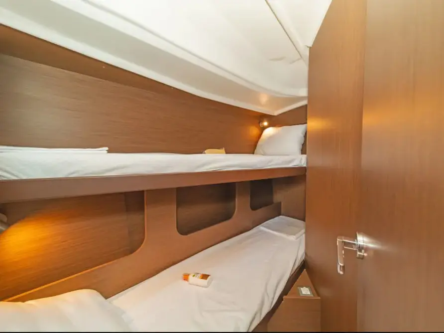 AF-O40.1R, Interior image
