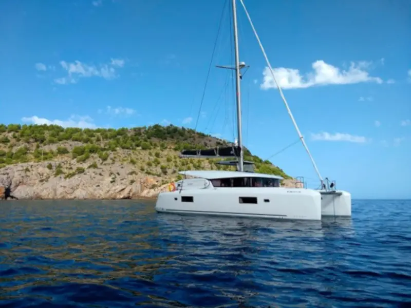 Side, Lagoon 42
