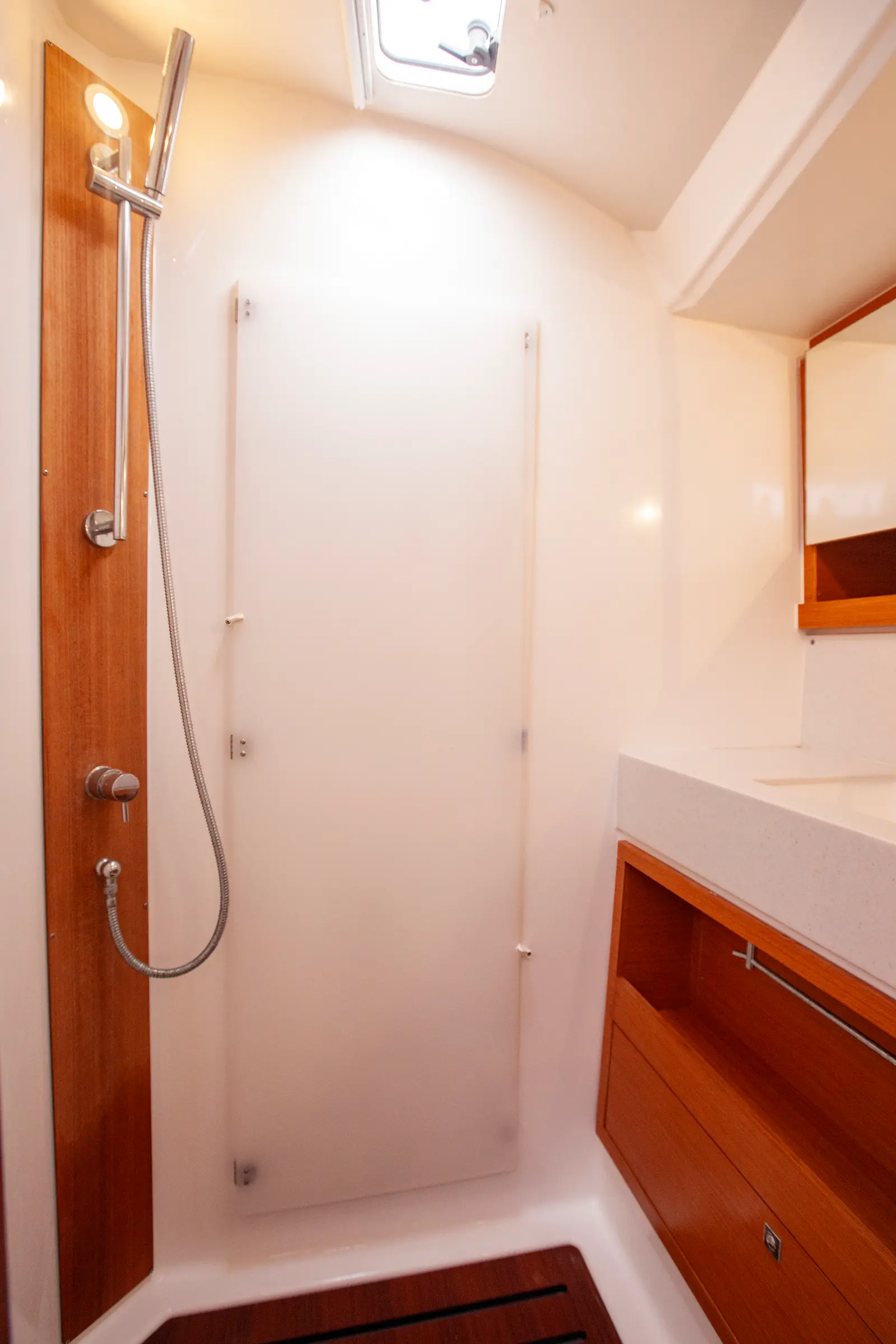 Sarpico, Front Shower