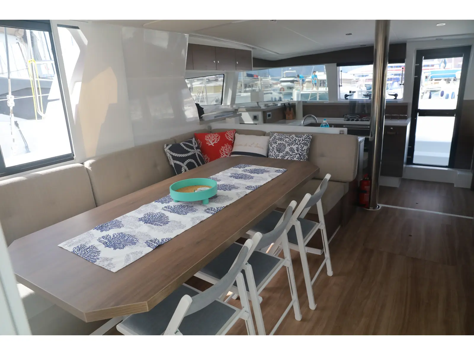 Zephyr, Interior image