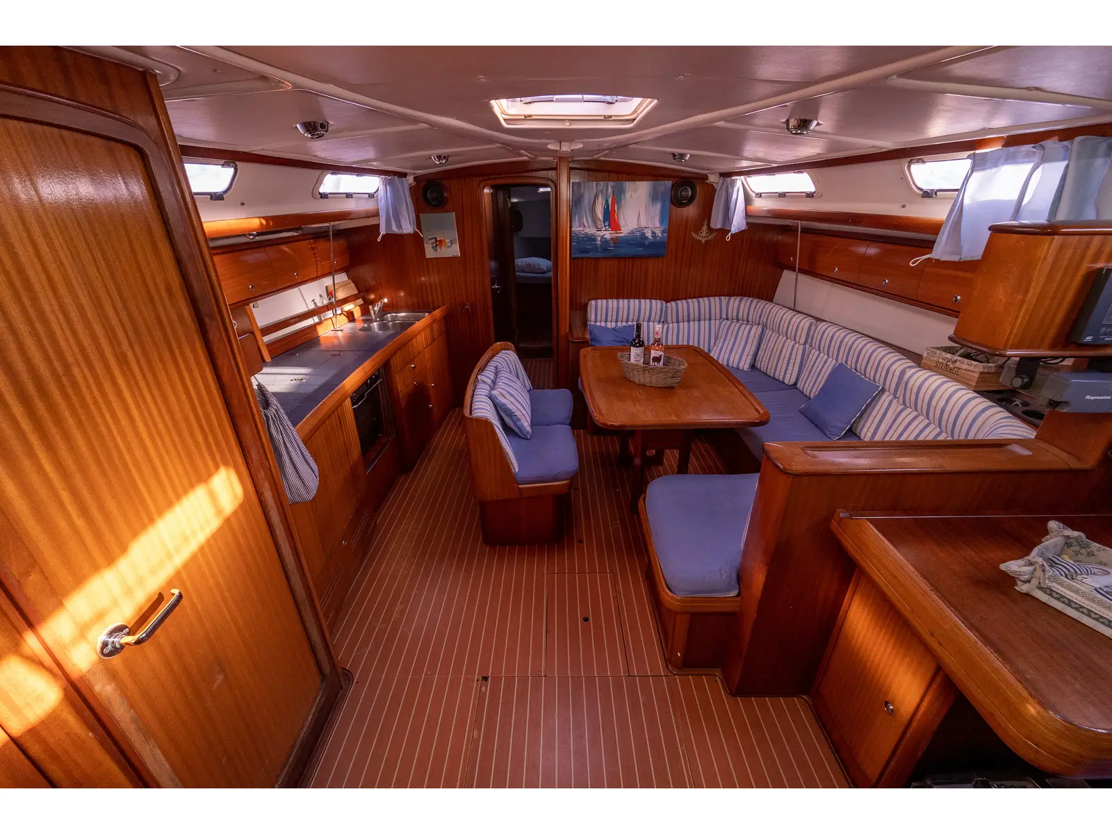 Danai (with Bowthruster ,Solar Panels, New Sails), Interior image