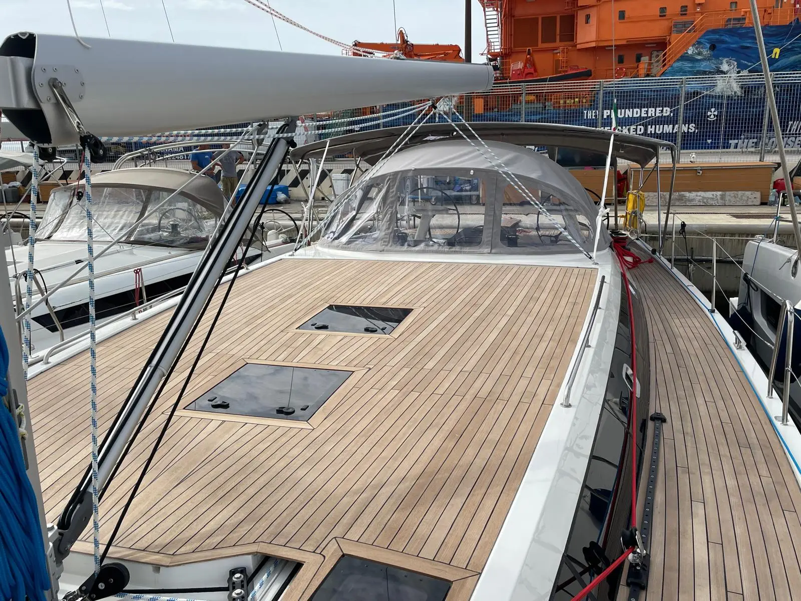 Six on the Sea, Foto 23