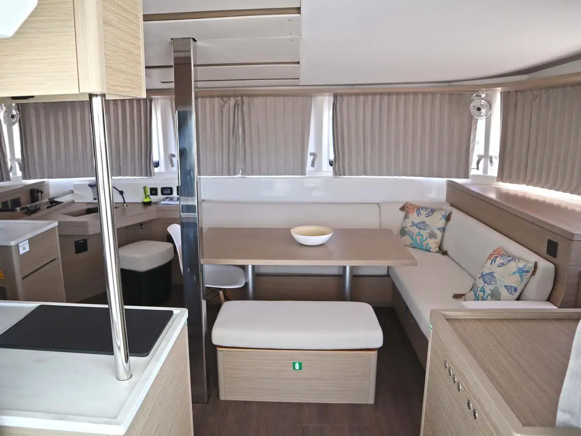 KRISTA, Interior image