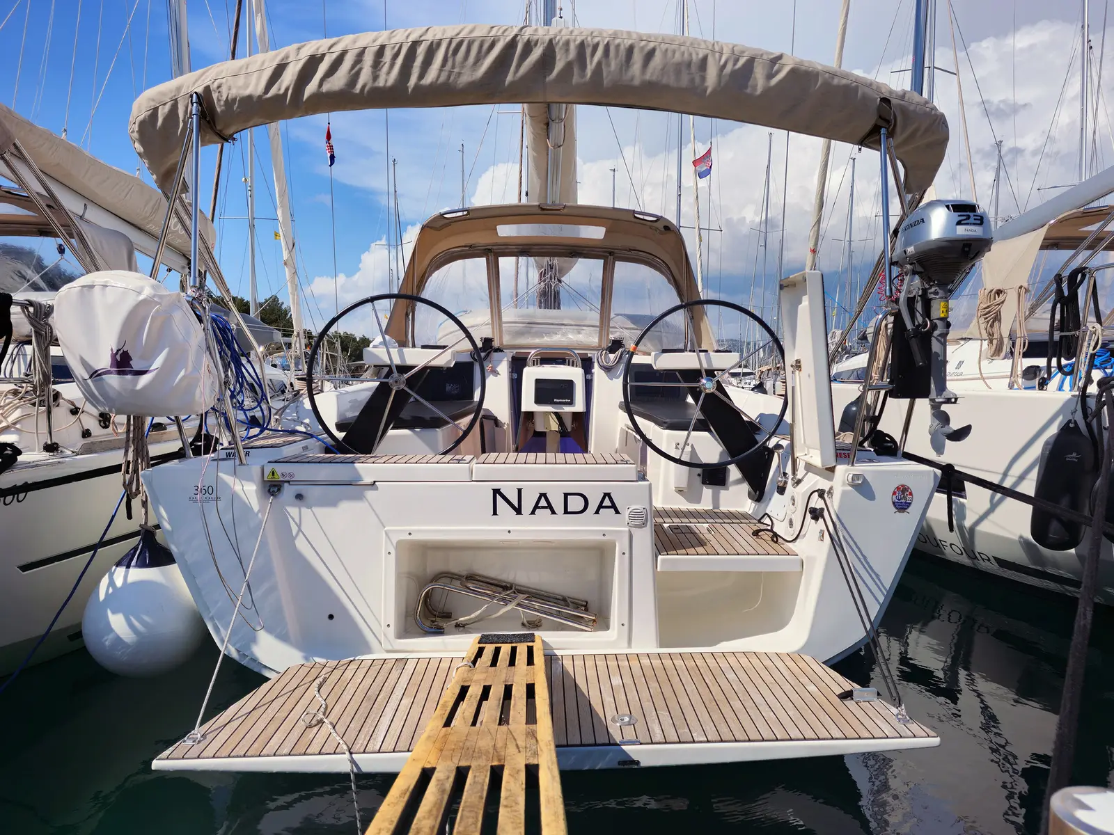 Nada, Main image