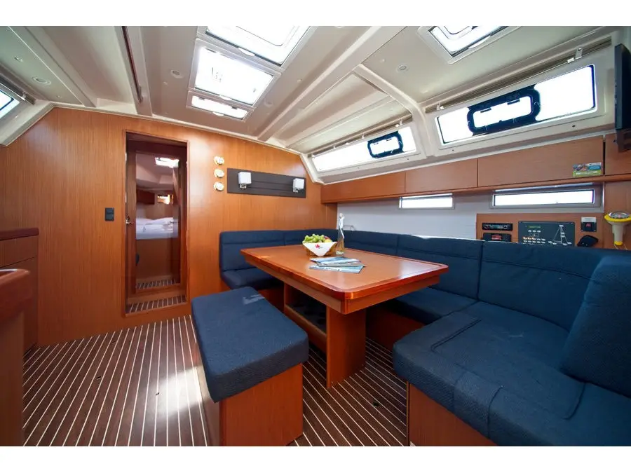 MH 80, Interior image