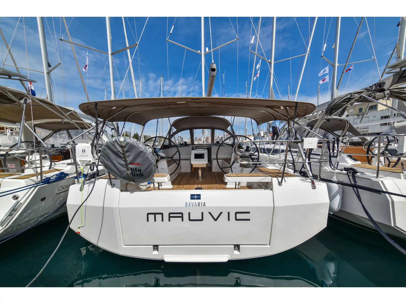 Mauvic, Main image