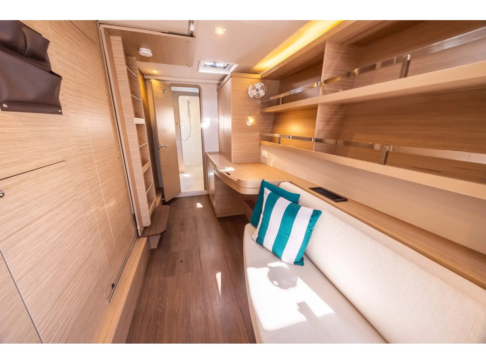 INSPIRE, Interior image
