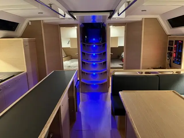 Aurora Blu, Interior image