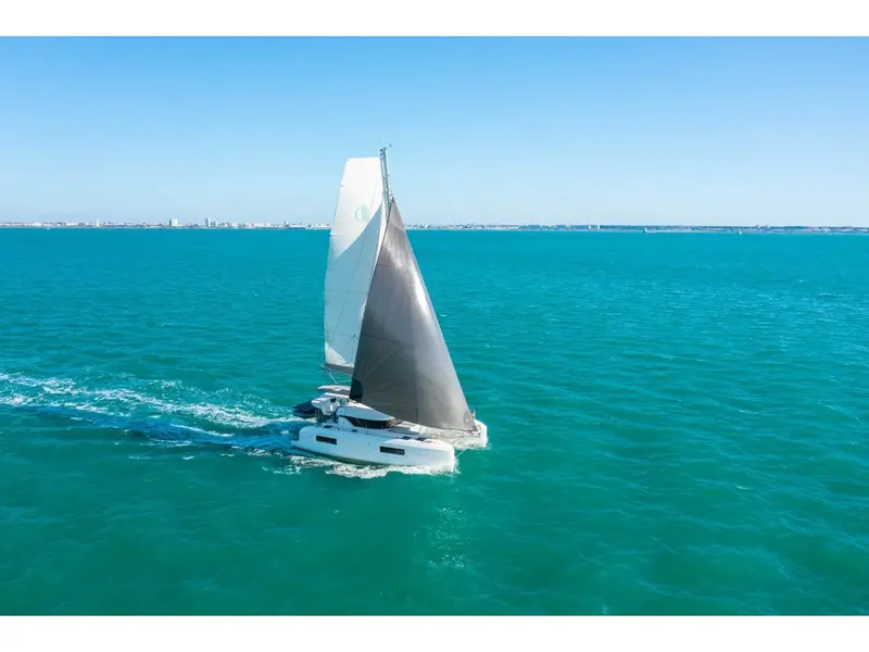 DOUDOU, Lagoon 38