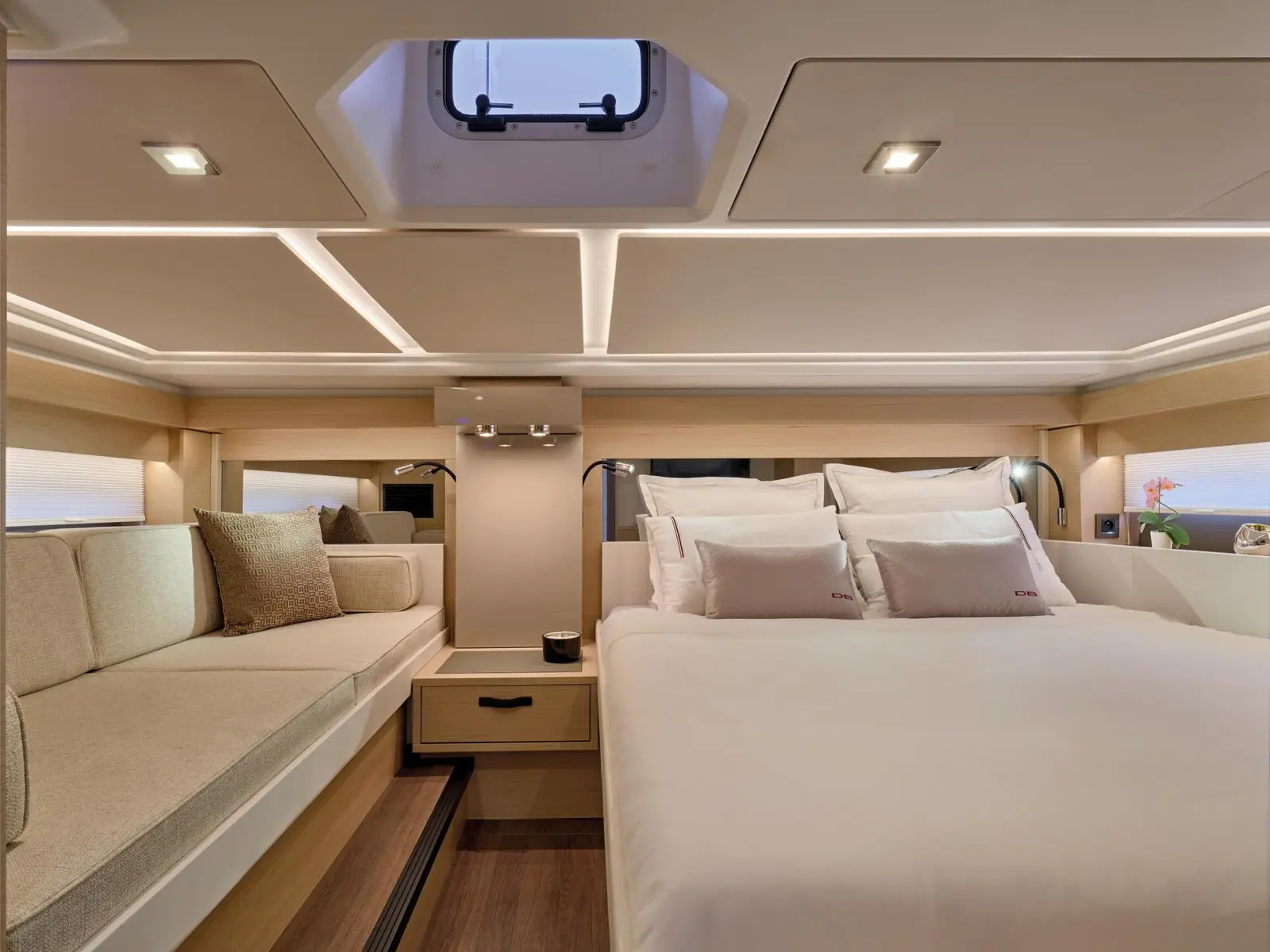 Premium +, Interior image