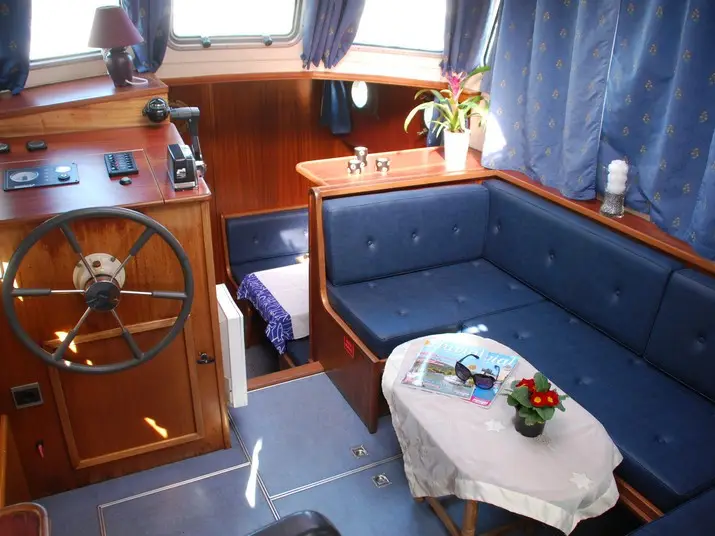 2509, Interior image
