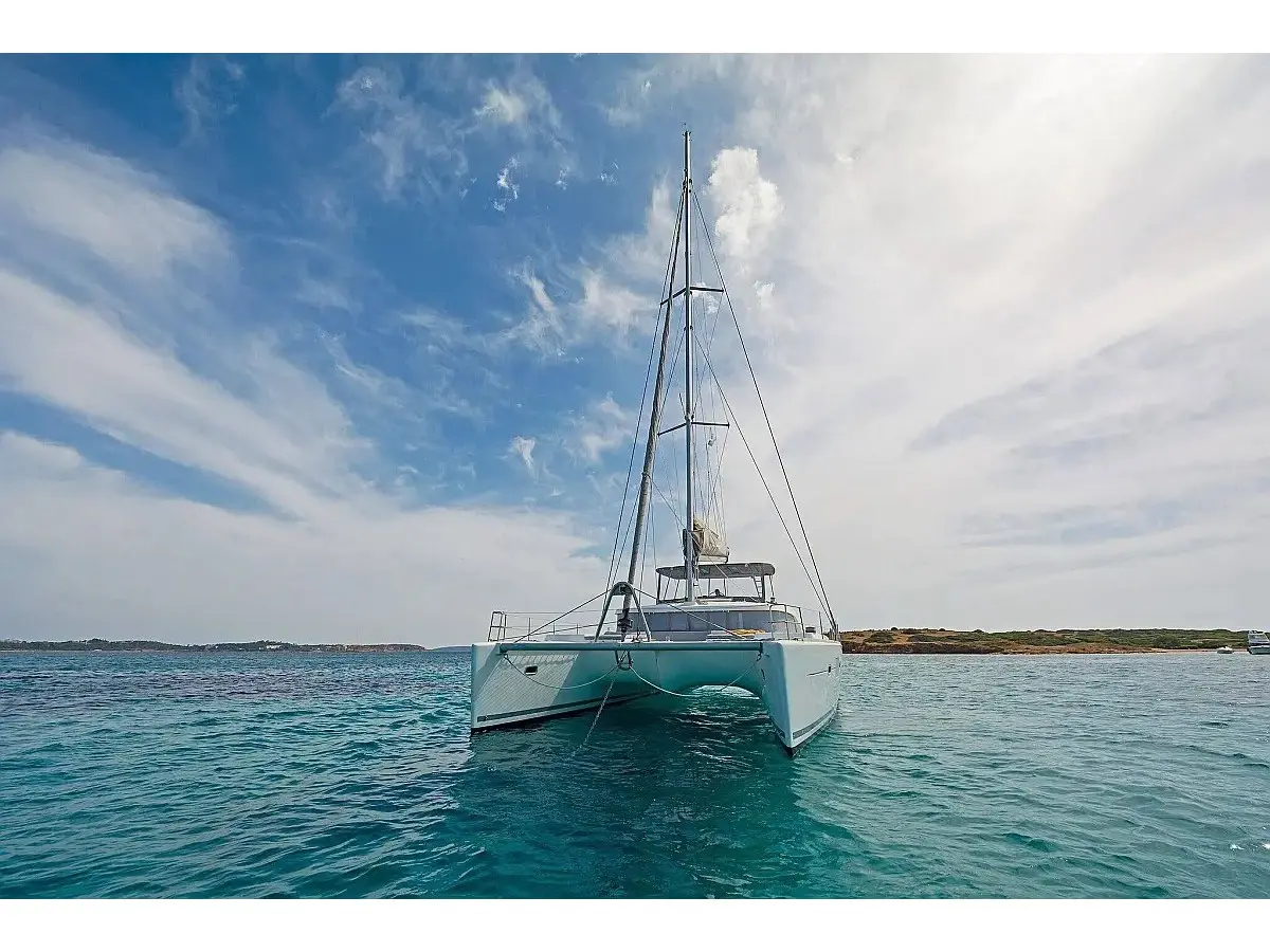 Lagoon 500 2009, Main image