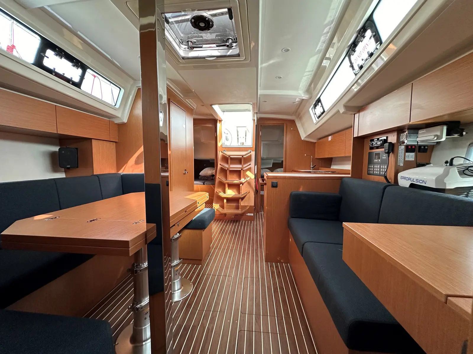 S/Y Melina, Interior image