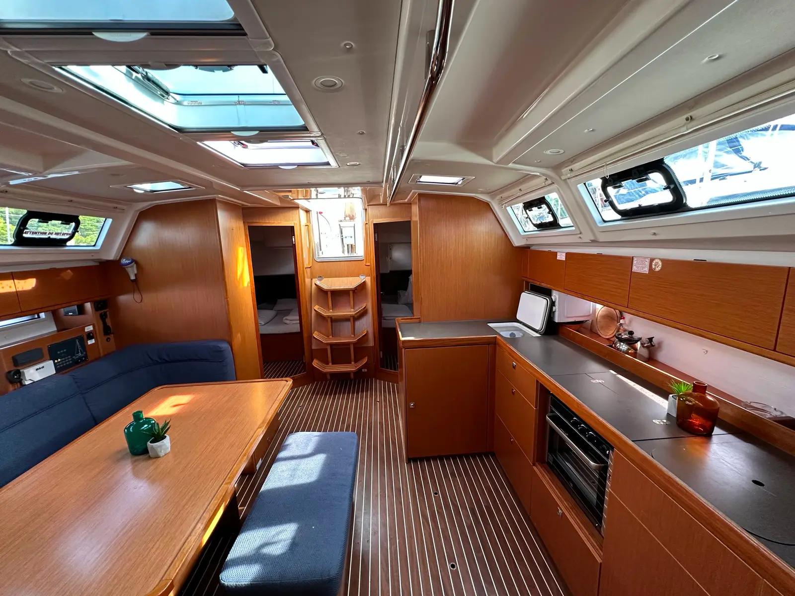 Spectra, Interior image
