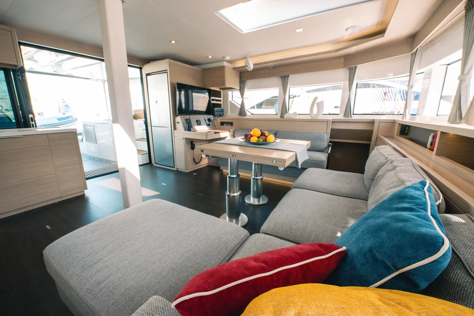 EL-BLUE, Interior image