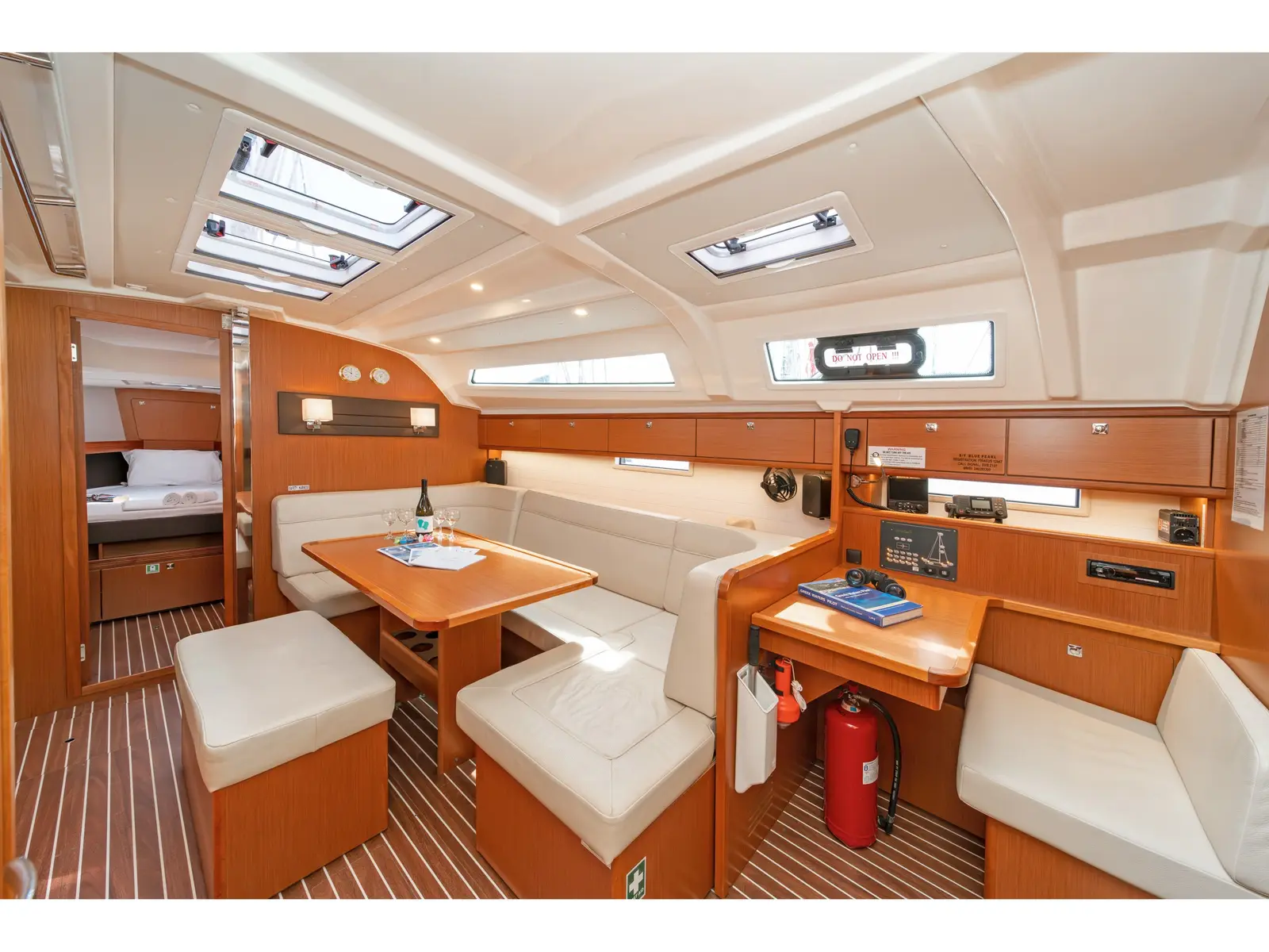 Laertis, Interior image
