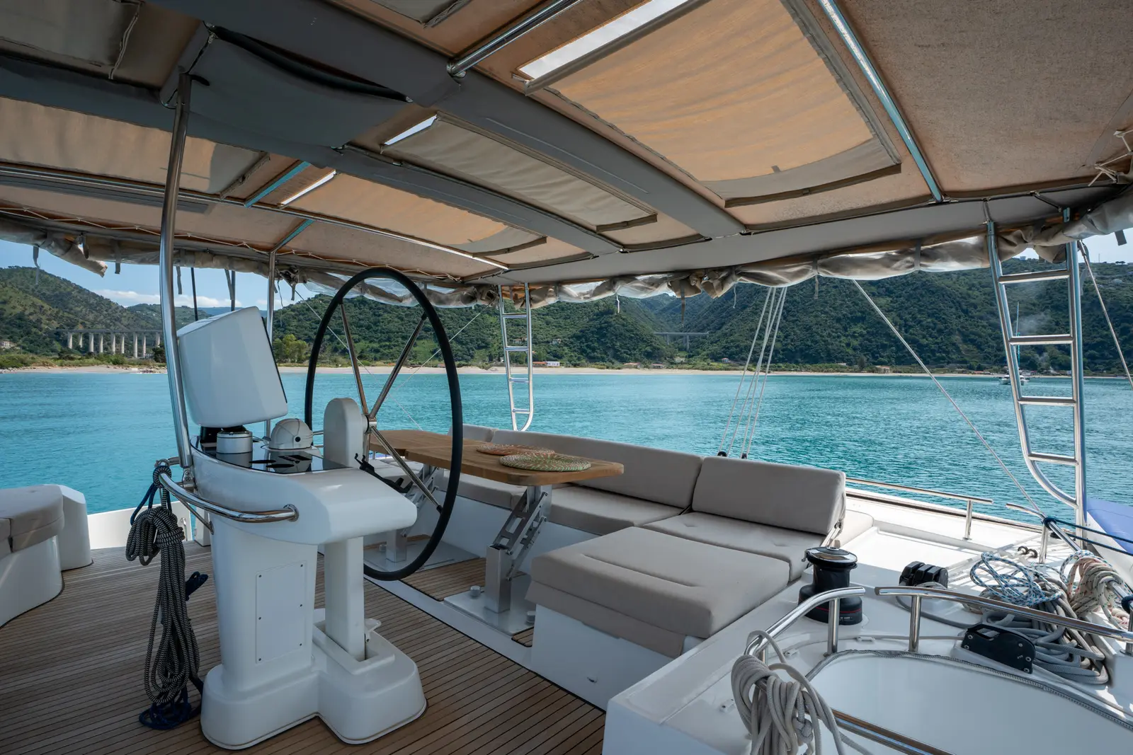 SAILUXE - Fichissimo, Flybridge