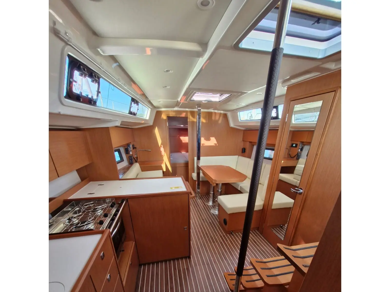 Williams, Interior image