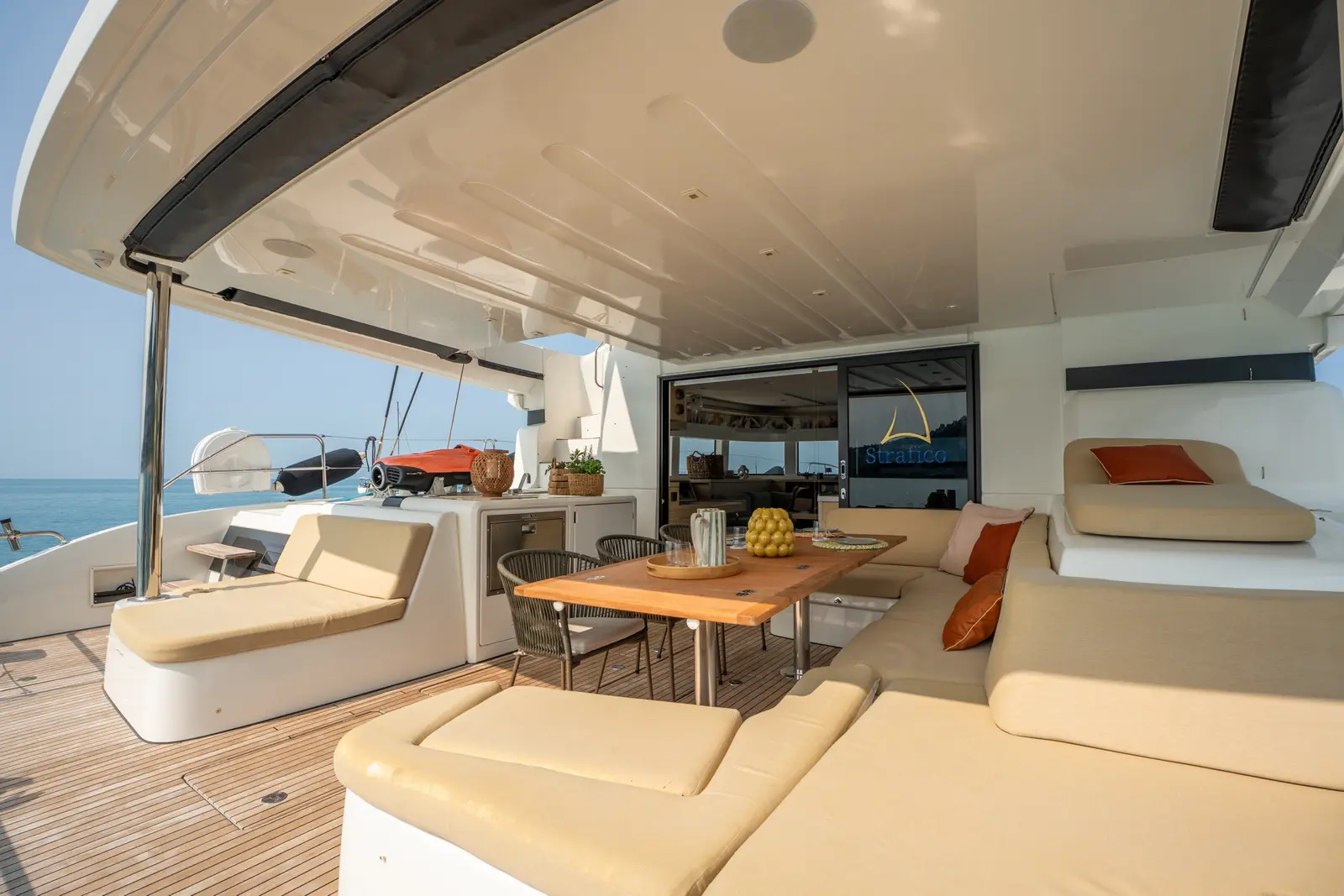 SAILUXE - Strafico, Cockpit