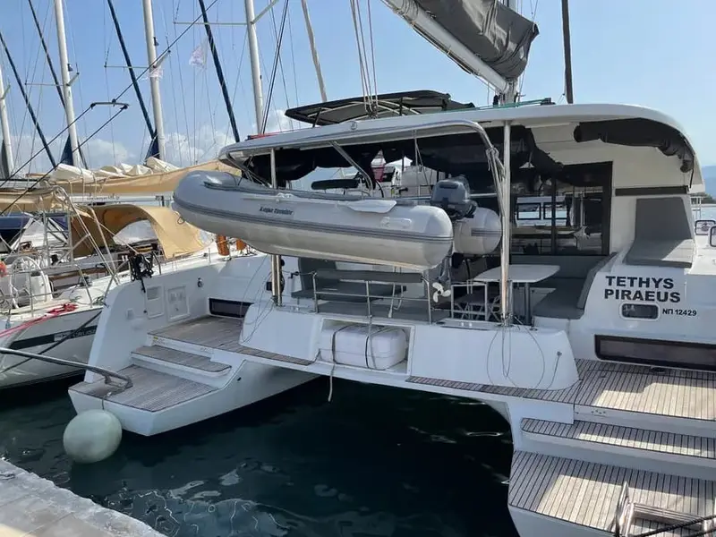 Tethys, Lagoon 42