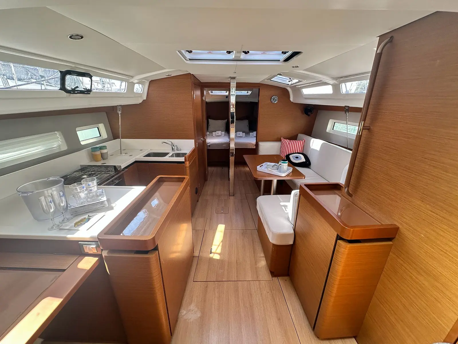 Premium, Interior image