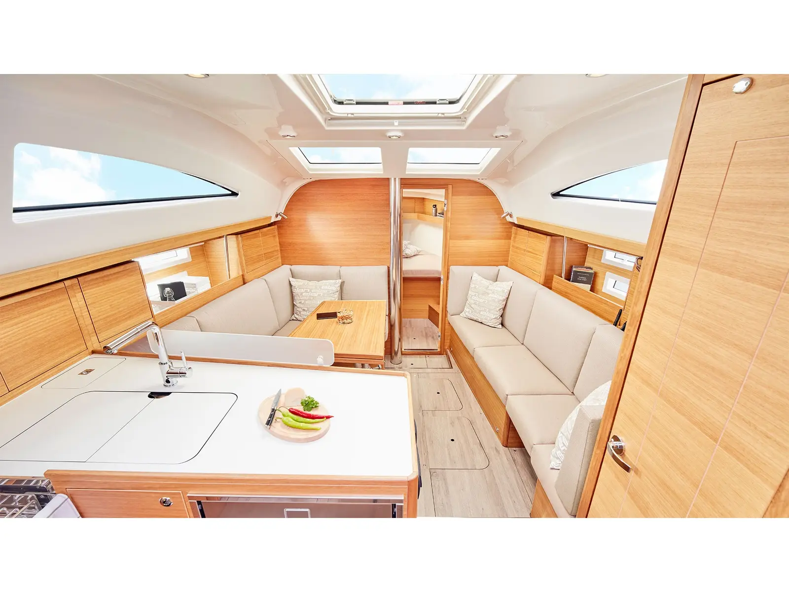 PIXI, Interior image