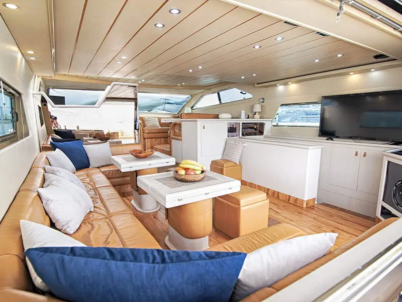 Ferretti, Interior image