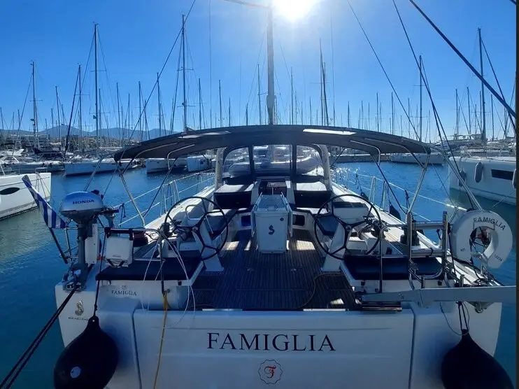 Famiglia, Main image