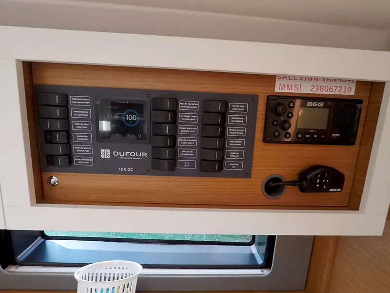 Dama, Dufour 44