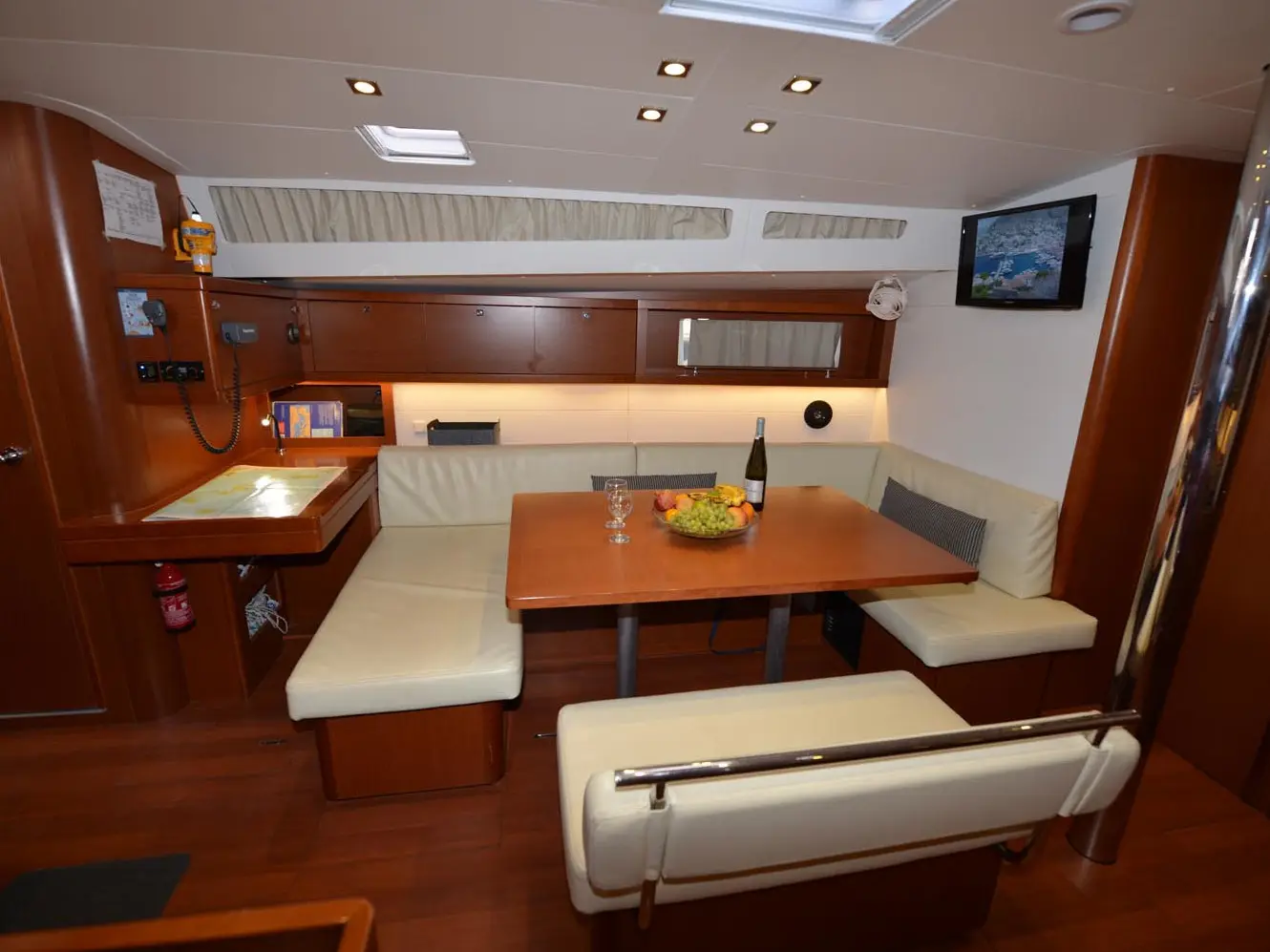 Pherousa, Interior image