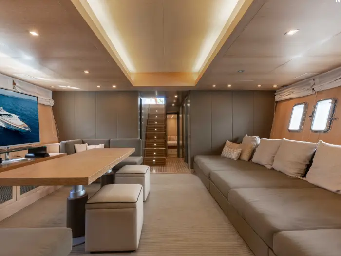 Stealth One, Interior image