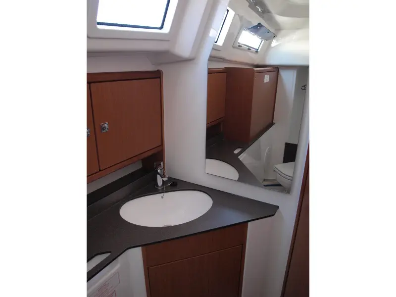 Sea Lion, interior