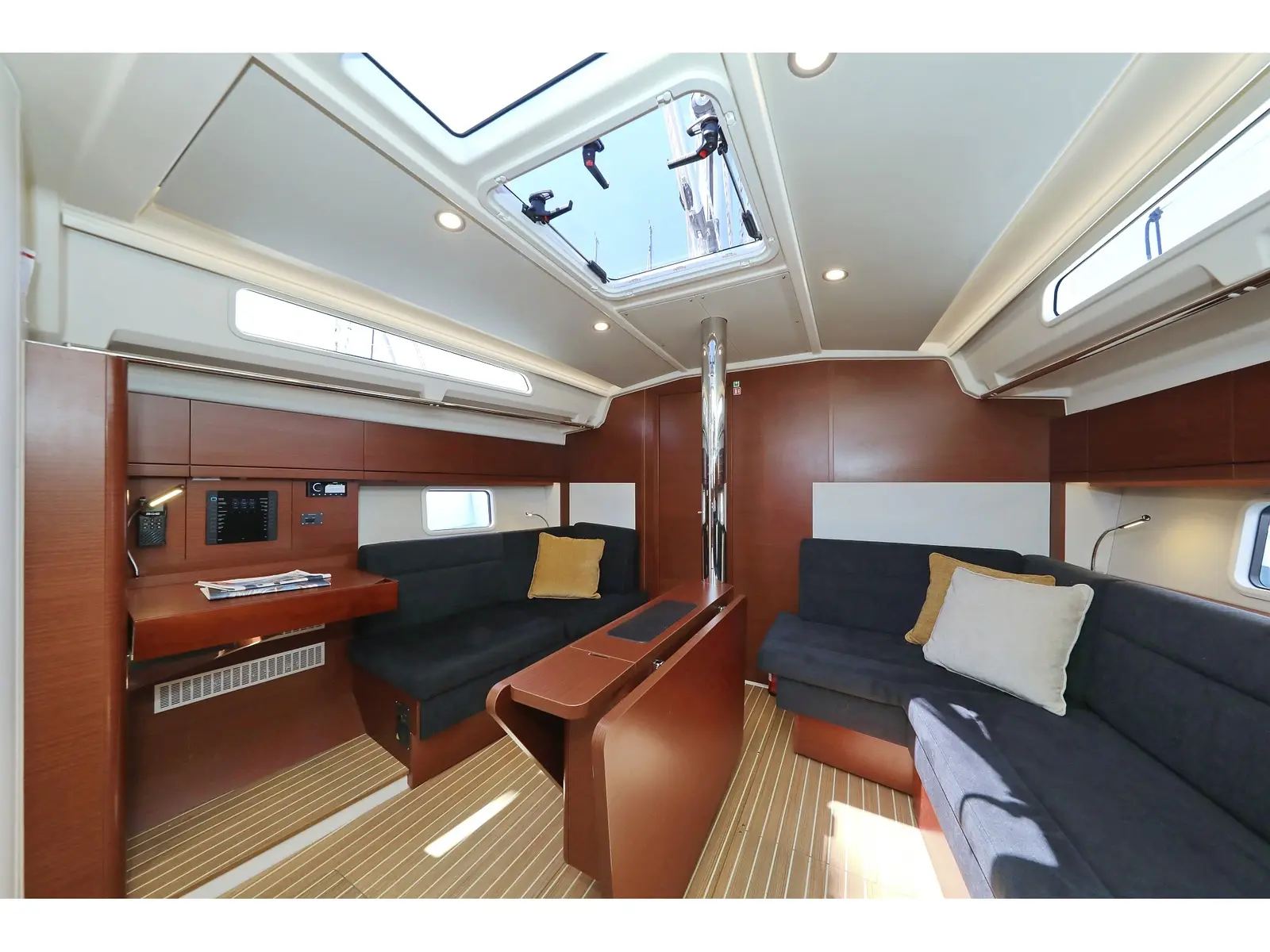 NIKE, Interior image