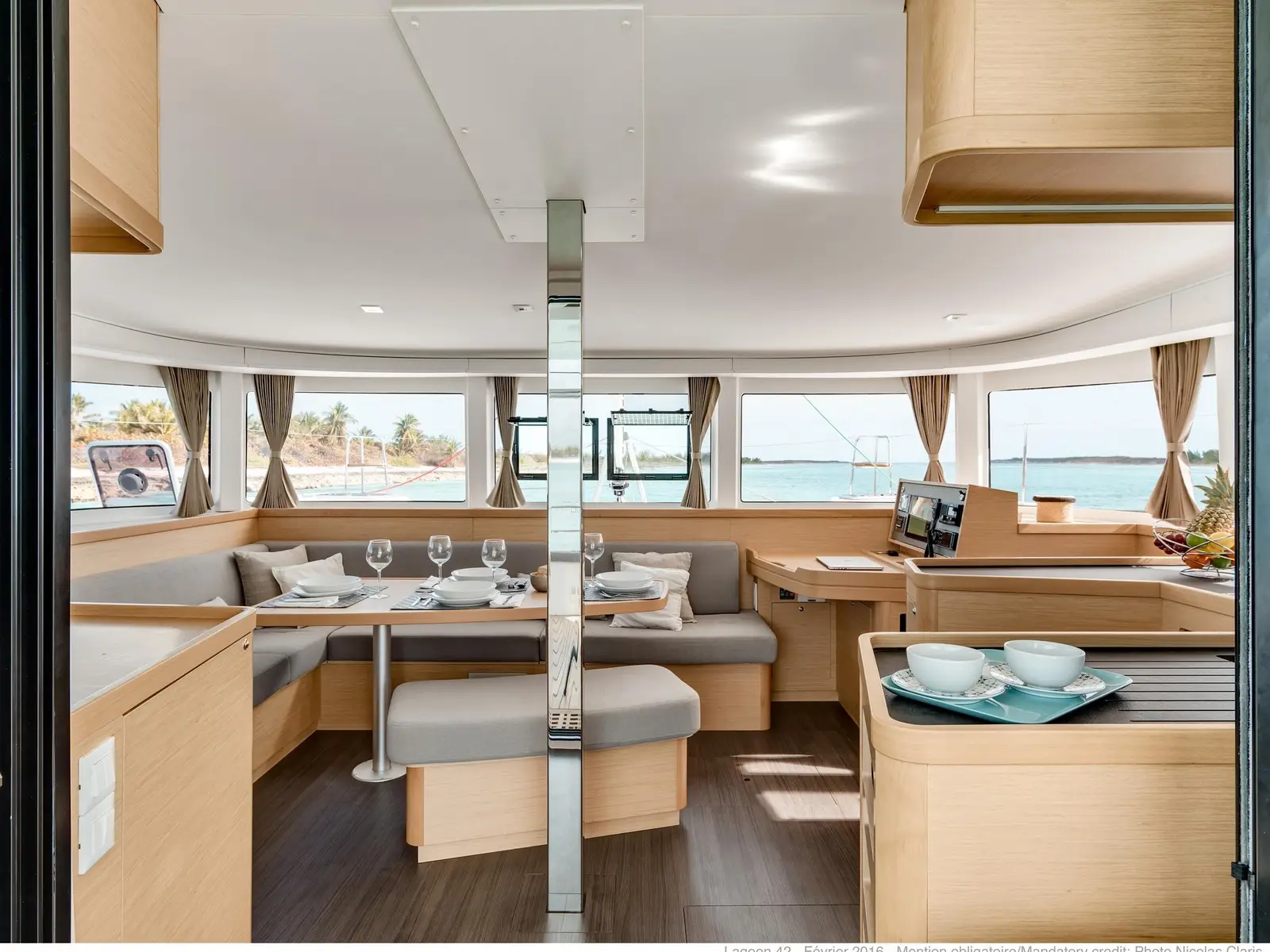 Booby, Interior image