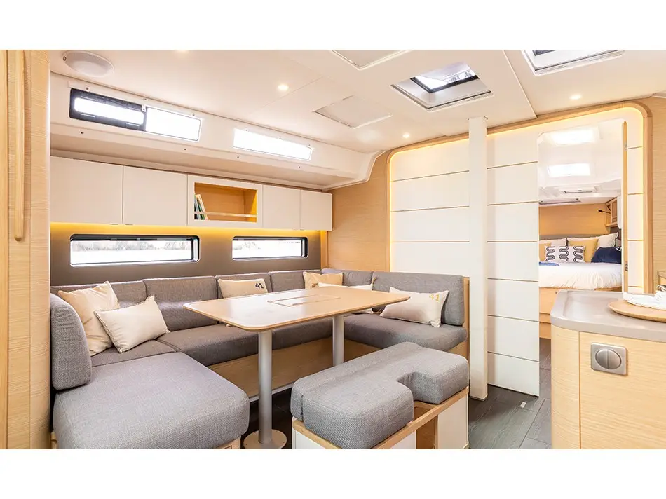 Blue Dream 2, Interior image