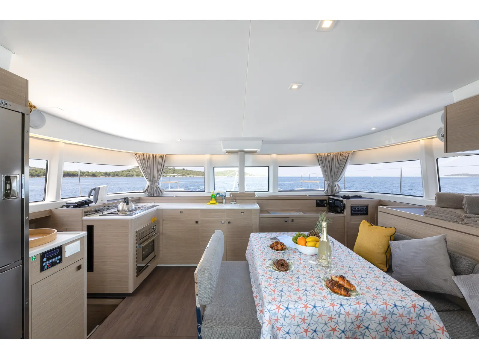 WANDERER, Interior image