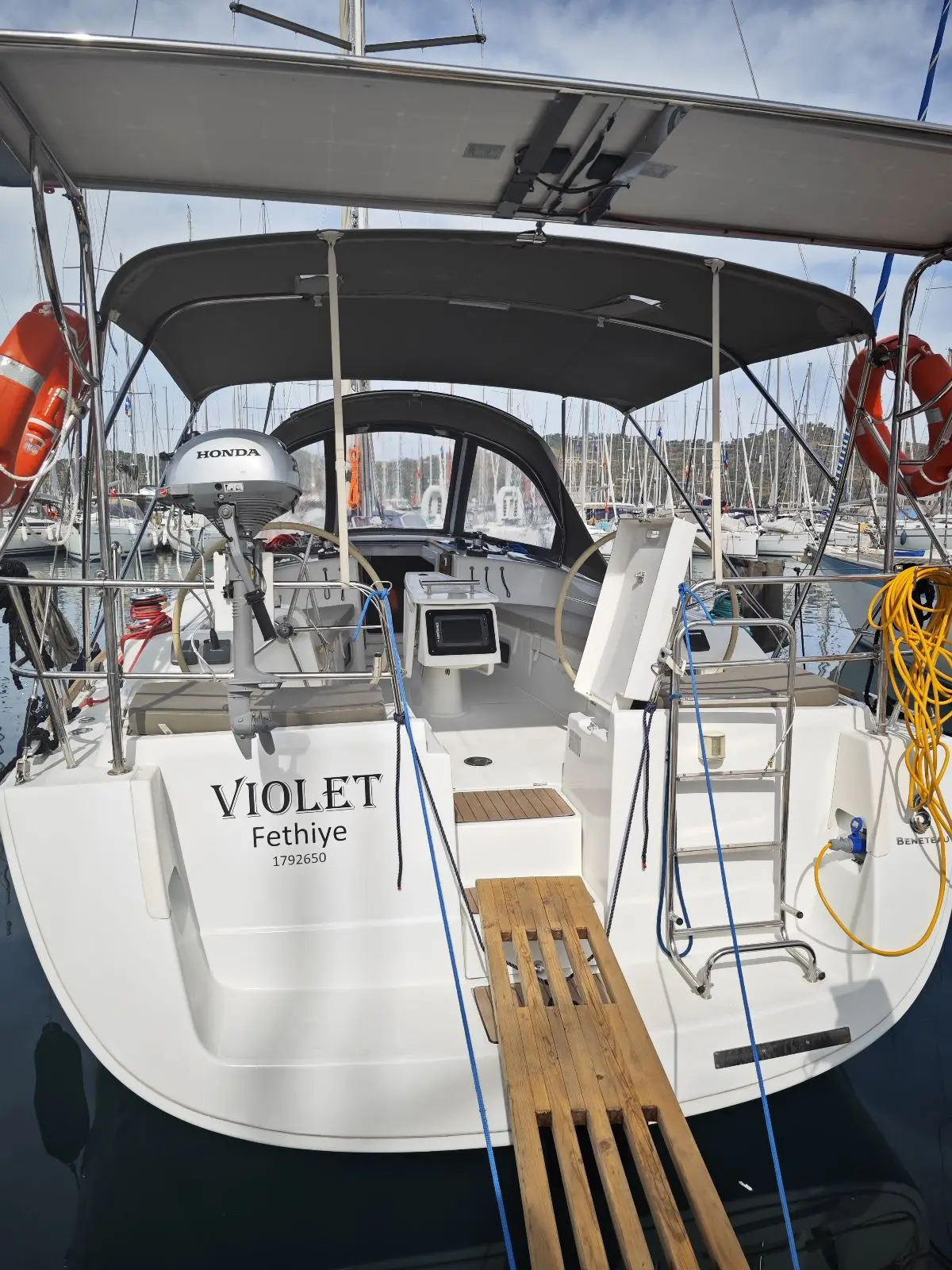 Violet, Foto 7