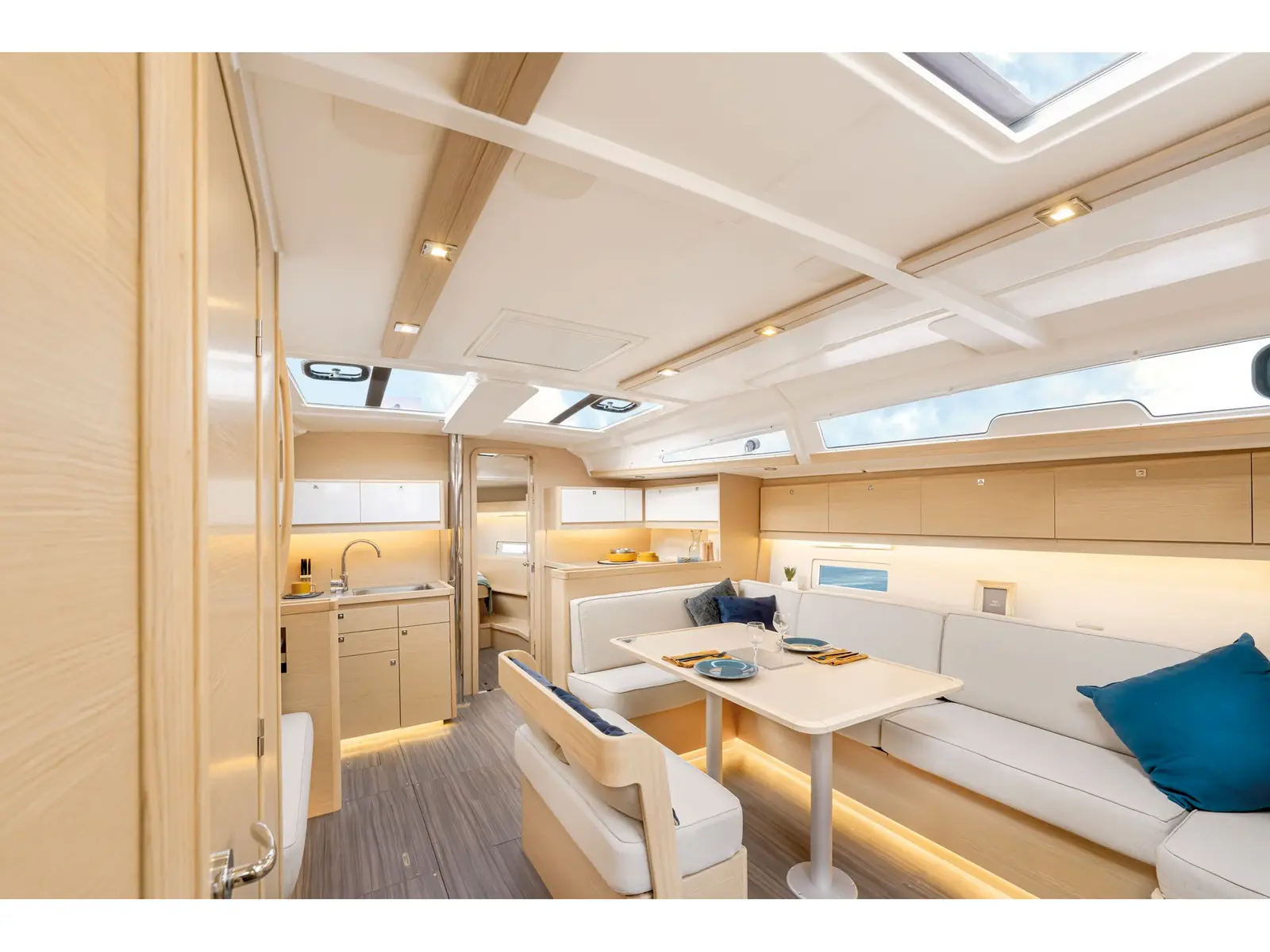 CALYPSO, Interior image